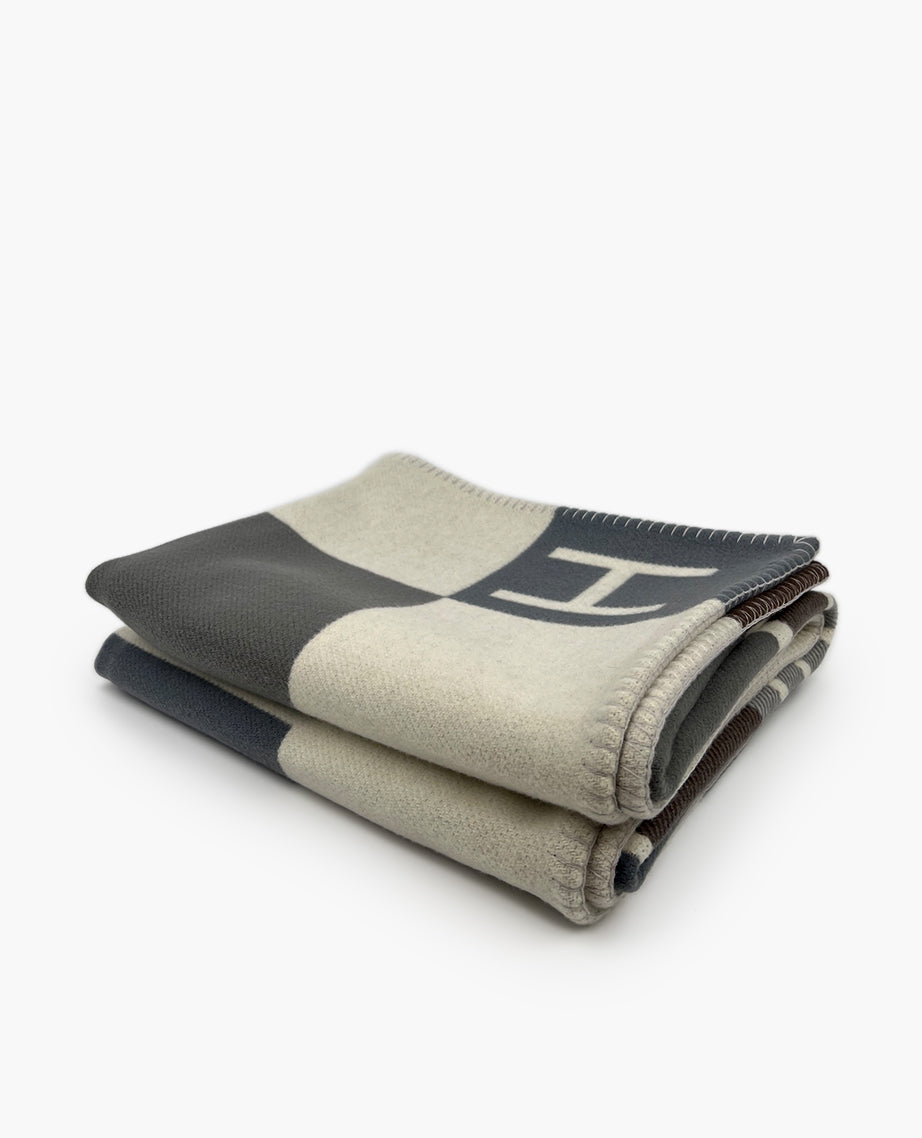 Hermès Avalon Vibration Throw Blanket – Luxury Helsinki