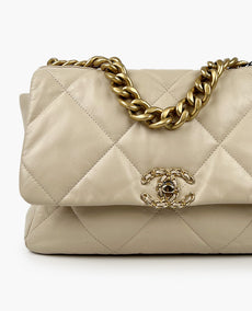 Chanel 19 Suuri vaalea beige lampaannahka