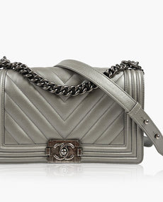 Chanel Metallic Caviar Chevron Medium Boy hopea RHW