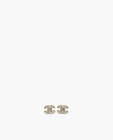 Chanel 23 A Gold Pearl White Interlocking CC-logokorvakorut