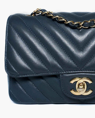 Chanel Chevron Mini suorakulmainen laivastonsininen LGHW