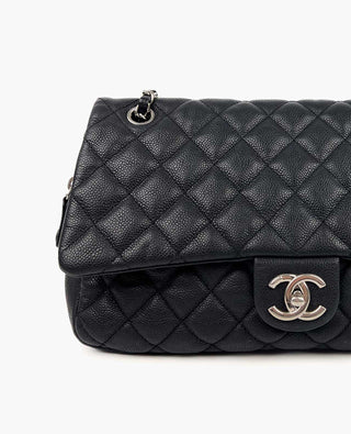 Chanel Easy Caviar Flap Laukku Musta SHW