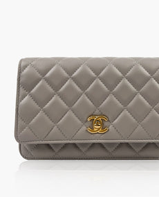 Chanel Pearl Crush WOC harmaa lampaannahka GHW