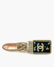 Chanel Brooch huulipuna Cruise Collection