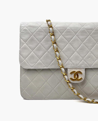 Chanel Timeless Classic vintage läppälaukku valkoinen GHW