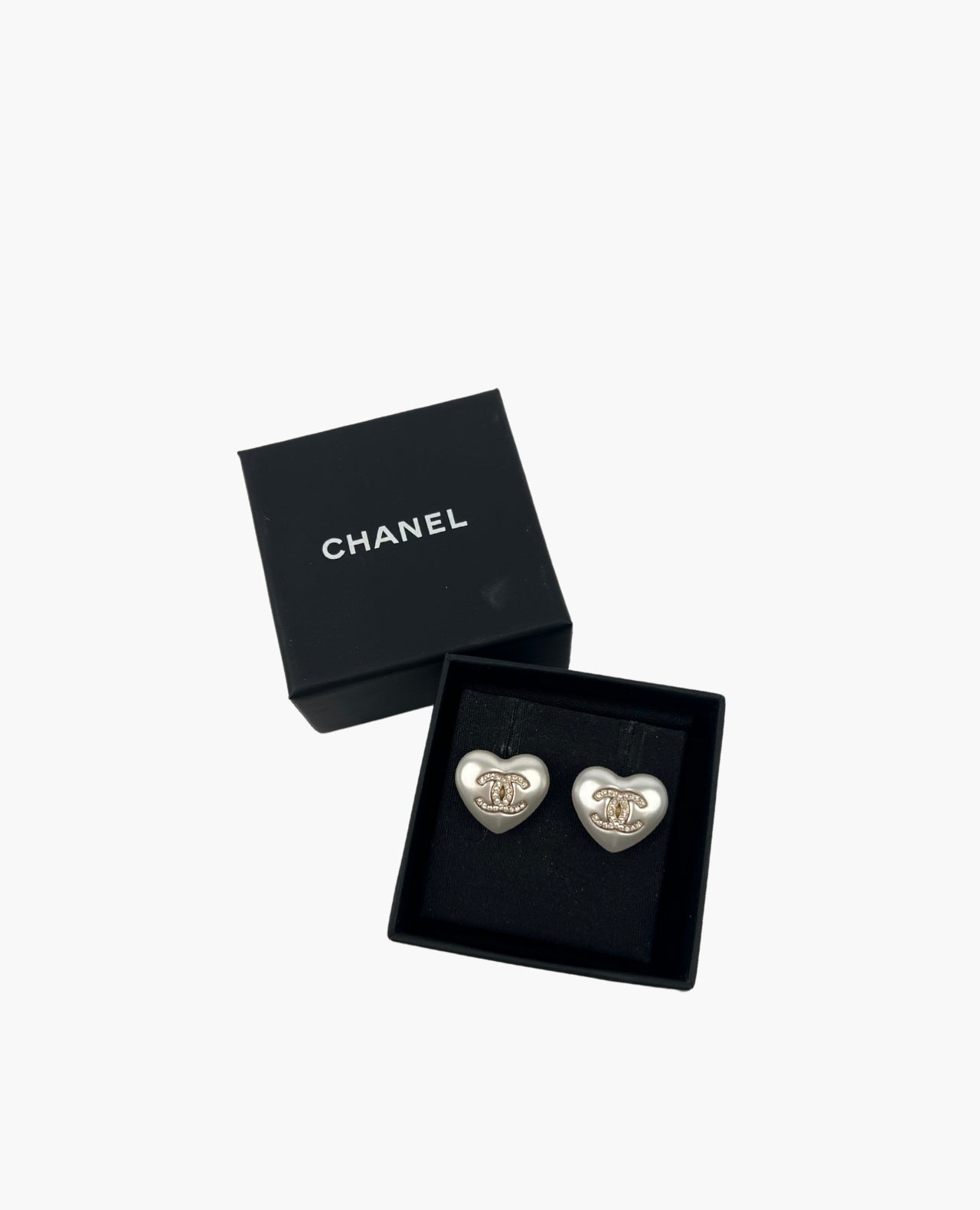 Chanel Pearl Heart Earrings with Crystal CC – Luxury Helsinki