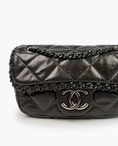 Chanel metallinen ketju Mini Flap Bag RHW ympärillä